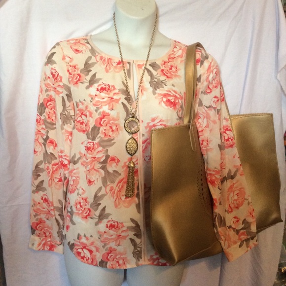 Tops - Peach Flower top classic look L